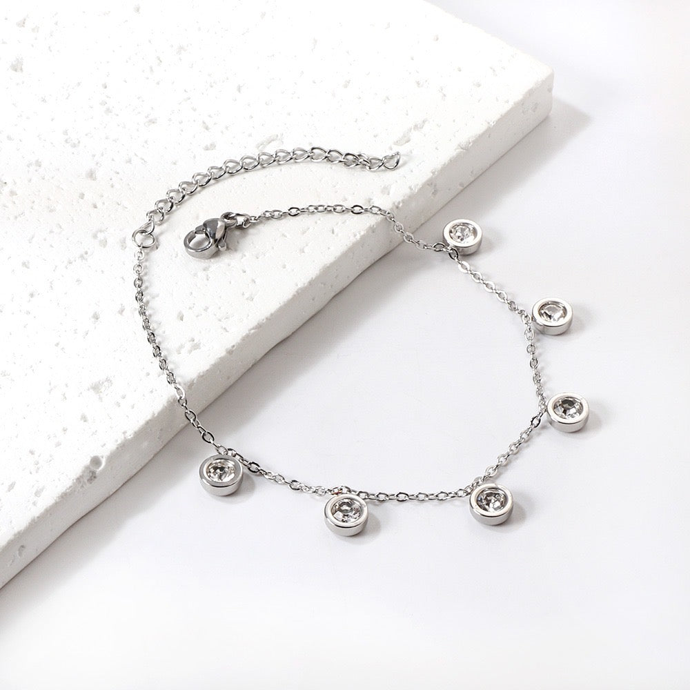 Chic Circlet Gold Charm Anklet
