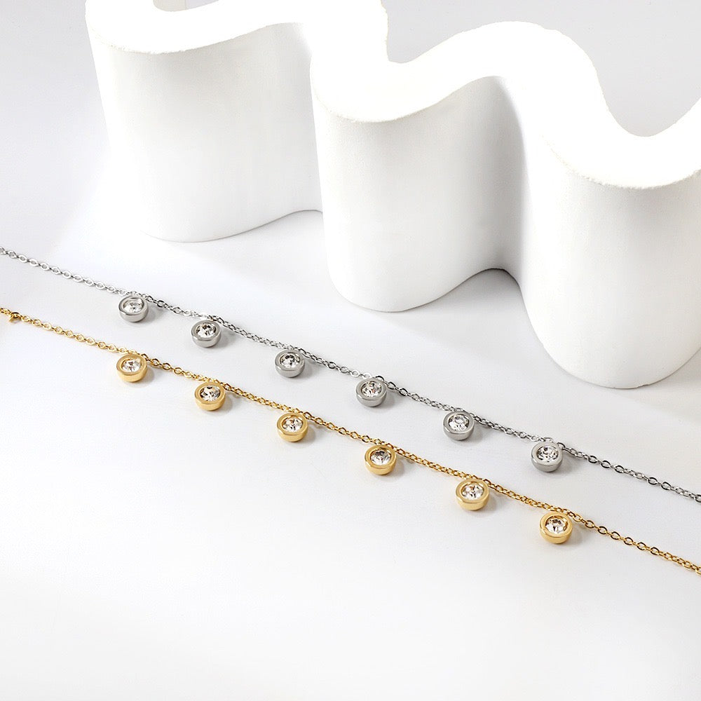 Chic Circlet Gold Charm Anklet