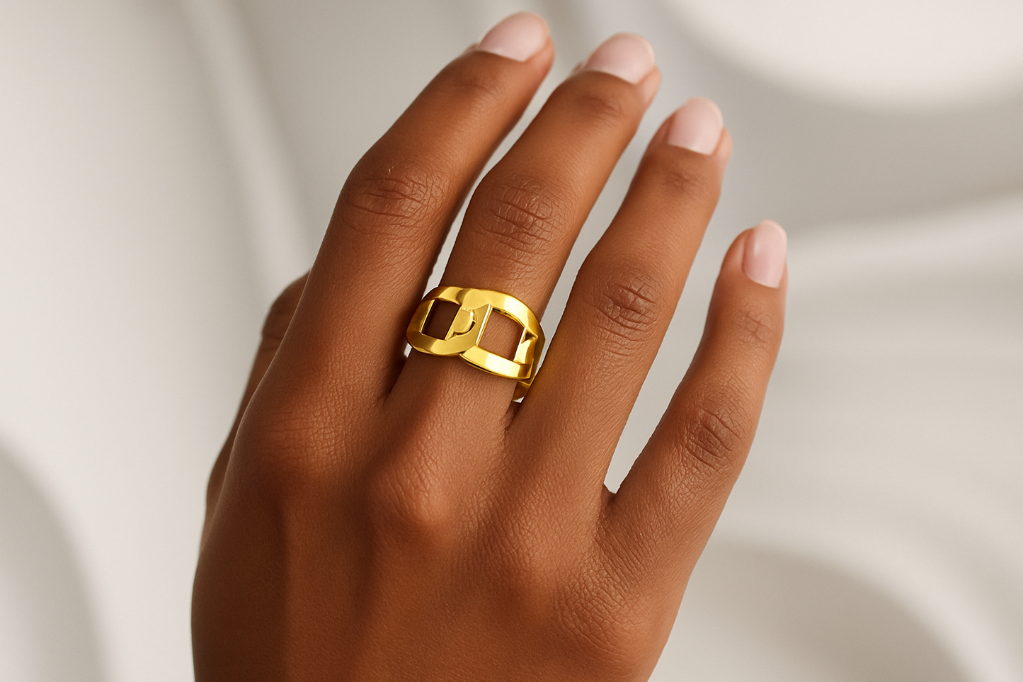 Professional lifestyle photography of an African American female model wearing the gold chain link ring
